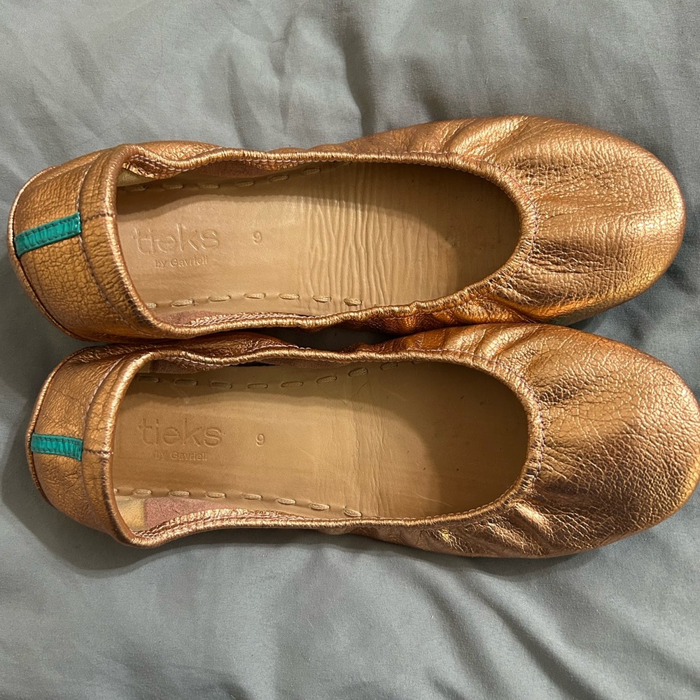 Size 9 Rose Gold Tieks